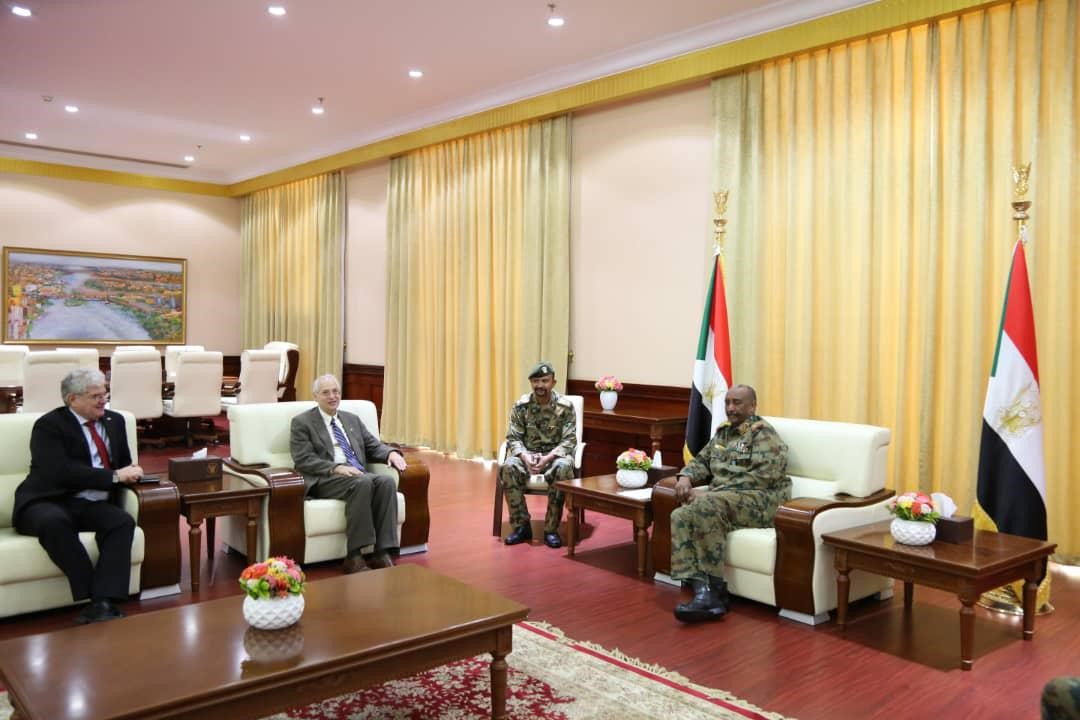Lt. Gen. Al Burhan Receives US Envoy to Sudan