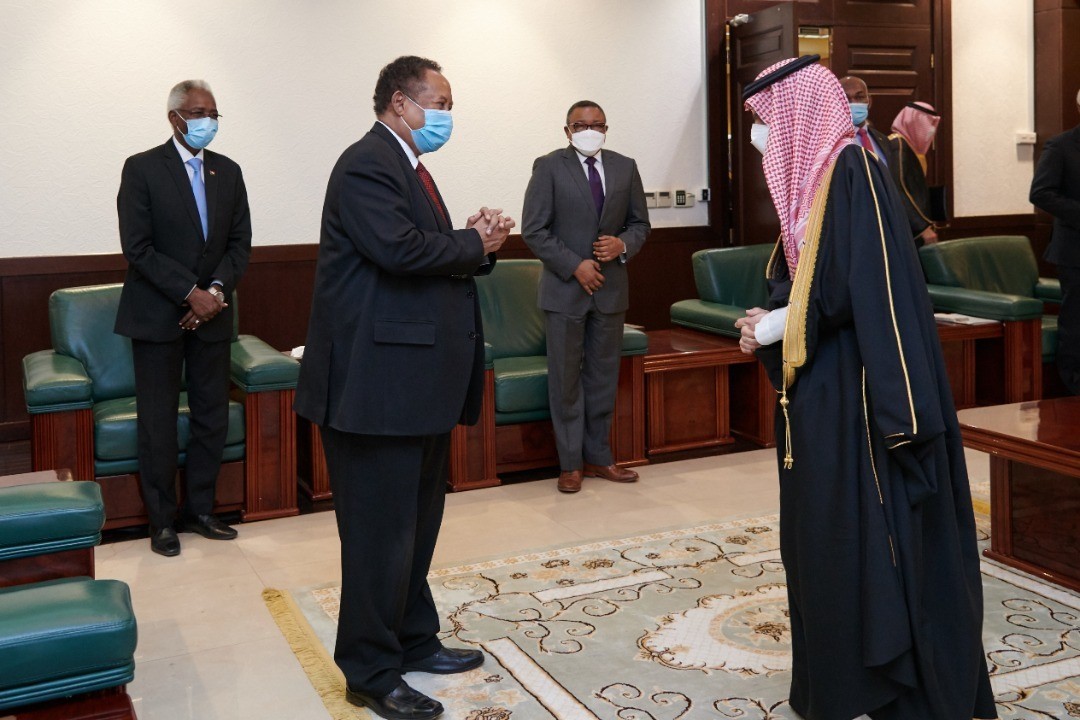 Hamdouk discusses with Saudi Foreign Minister bilateral relations and regional developments